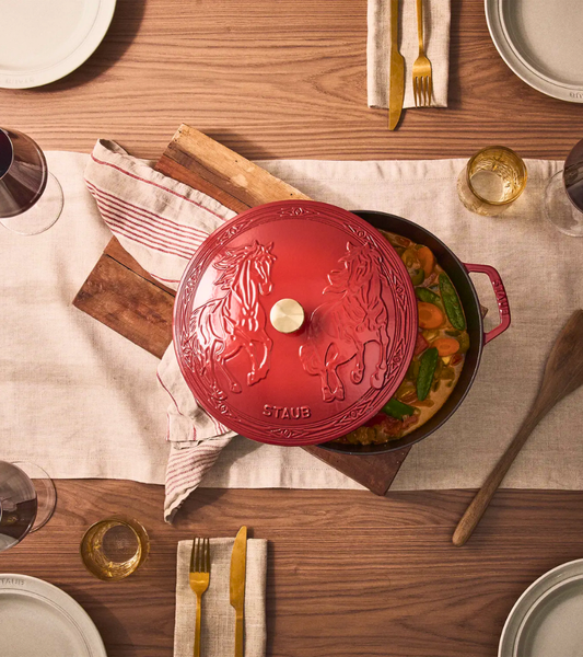 5 qt Essential French Oven w/ Horse Lid